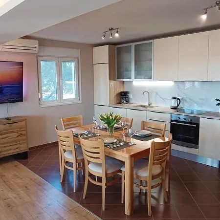 Capital شقة تروغير